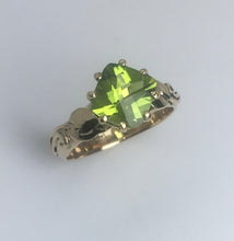 Load image into Gallery viewer, Cushion Cut Peridot Ring
