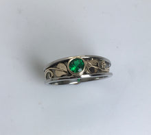 Load image into Gallery viewer, sparkly round bezel emerald with gold leaves platinum band