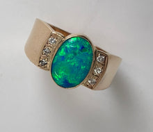 Load image into Gallery viewer, oval extra fine opal ring with lots of green flash