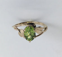Load image into Gallery viewer, Peridot Double Wave with Leaves Ring