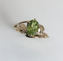 Load image into Gallery viewer, Peridot Double Wave with Leaves Ring
