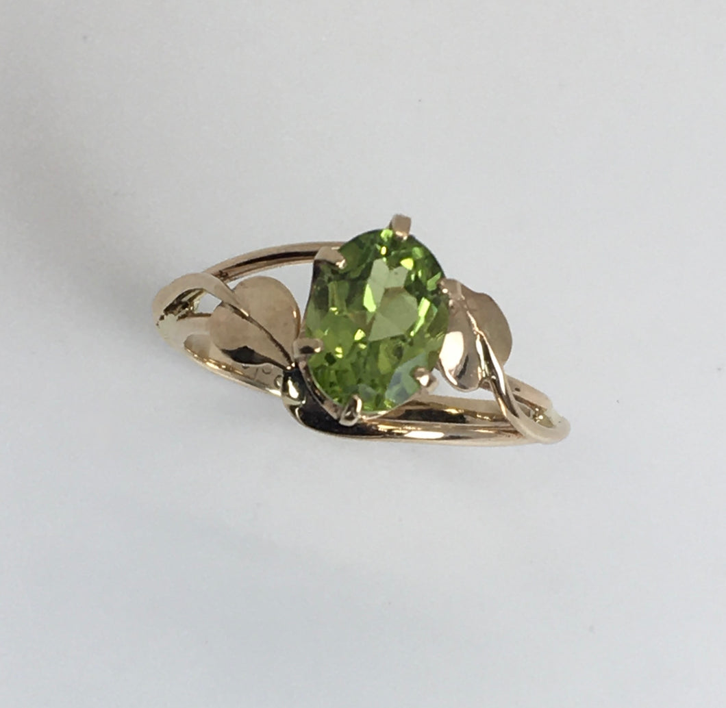 Peridot Double Wave with Leaves Ring