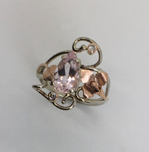 Load image into Gallery viewer, Morganite Swirl Ring with Flower
