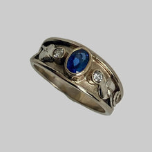 Load image into Gallery viewer, Ceylon Sapphire Recessed Band
