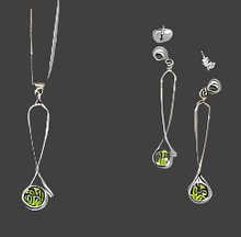 Load image into Gallery viewer, round Peridots in white 14k gold exclamation points
