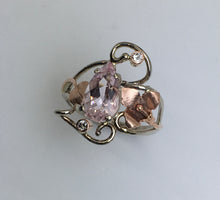 Load image into Gallery viewer, bright pear shaped Morganite in swirly 14 kg ring
