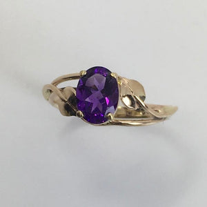 amethyst ring with handmade leaves in 14kgold made by artist