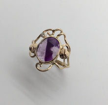 Load image into Gallery viewer, exciting bicolor amethyst ring with leaves in 14Kyg
