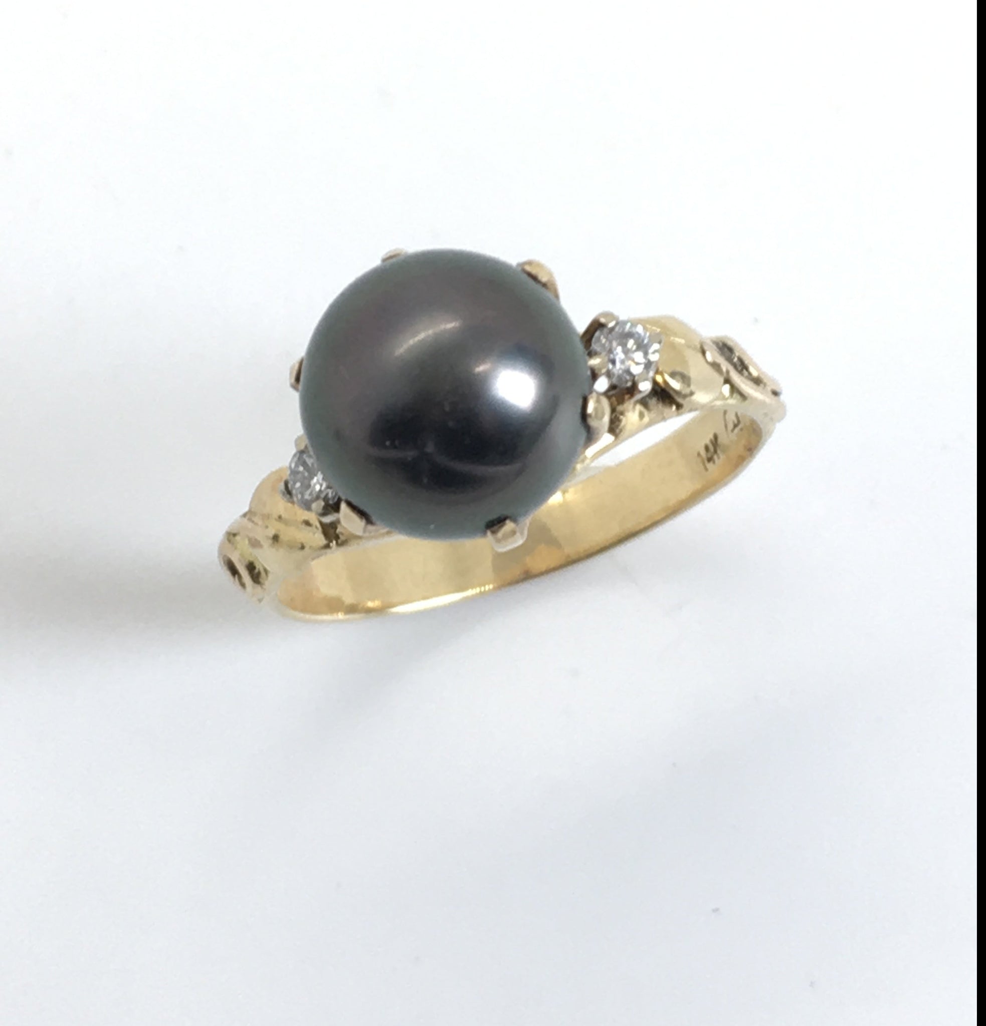 Black Pearl Ring with Diamond Encrusted Heart Sides – The Castle Jewelry