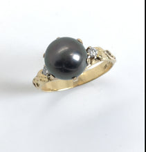Load image into Gallery viewer, black pearl 14 kg ring with leaves on the sides
