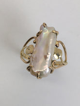 Load image into Gallery viewer, natural long pearl with gold leaves ring
